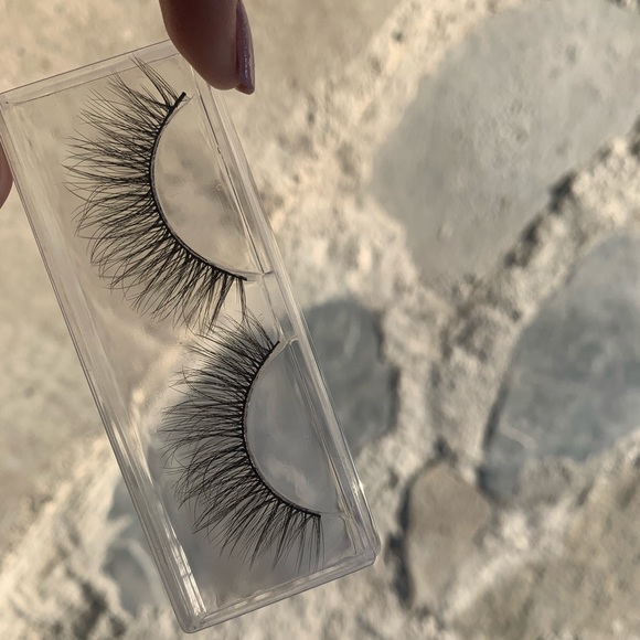 Lashes - Picture 4 of 5